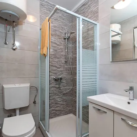 Апартаменти With Wifi - 27703 *